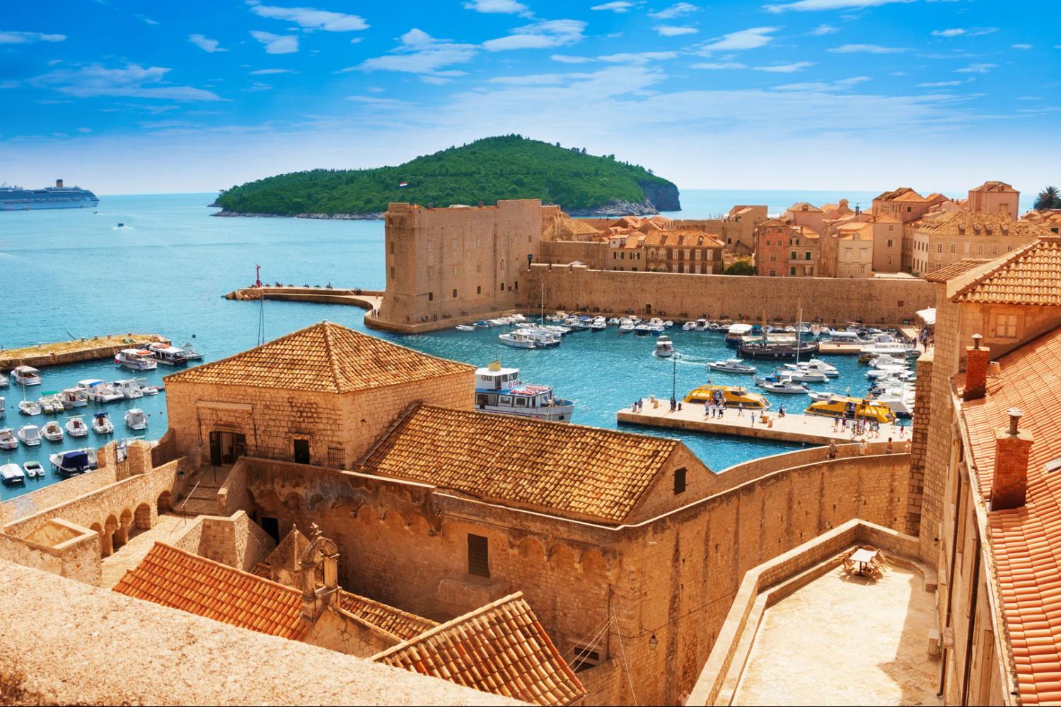#FindAReasonToGo

Dubrovnik Tour from Split and Trogir 

Book Now 10 %Off  